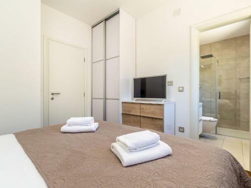 Scenic Villa In Linardi?i With Private Swimming Pool