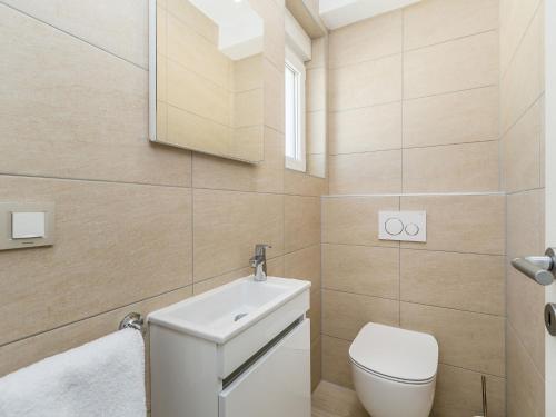 Scenic Villa In Linardi?i With Private Swimming Pool
