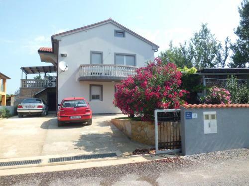 Spacious Apartment Brigitte With Garden