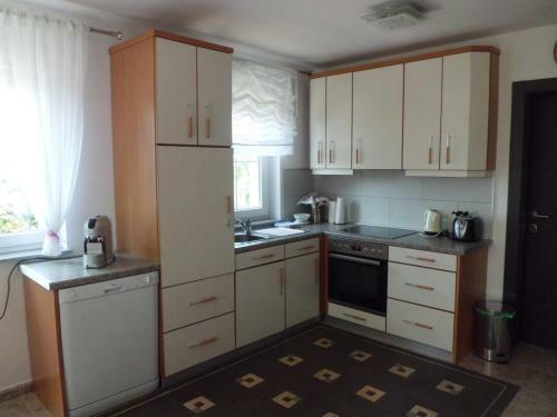 Spacious Apartment Brigitte With Garden