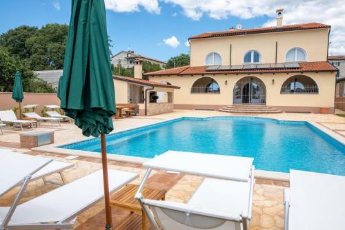 Hostal Via Flavia With Common Pool