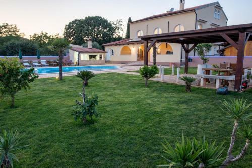 Hostal Via Flavia With Common Pool