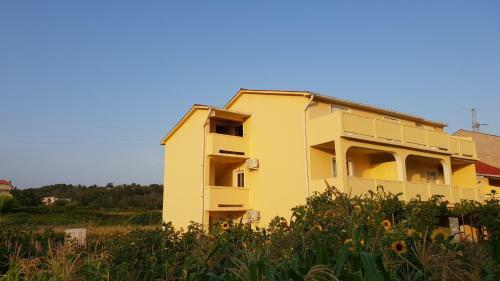 Sunny Apartments