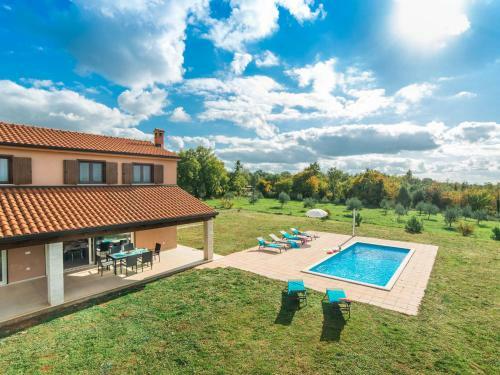 Cozy Villa In Sveti Lovrec With Private Pool