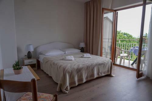 Apartments Jakov