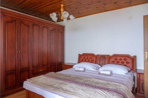 Apartments Jakov