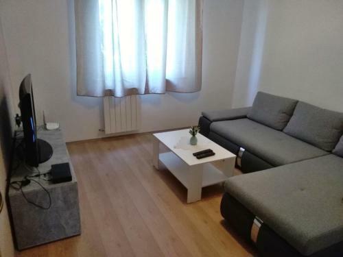 Apartment Hrelja Near The Beach