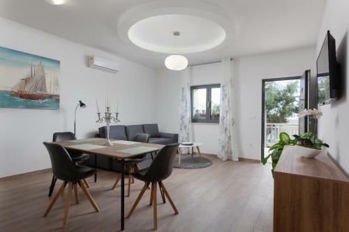 Apartments A&z