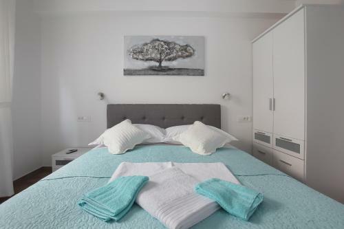 Apartments A&z