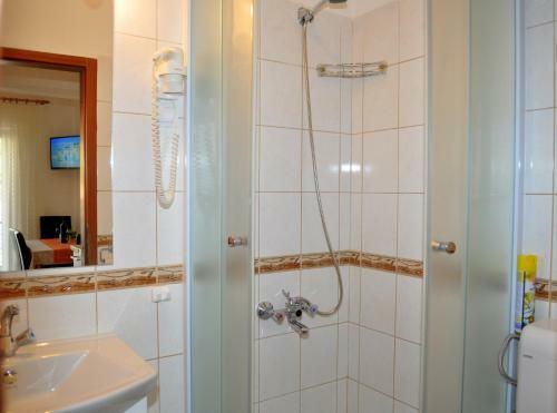 Hostal App & Rooms Ljuba - 130m From Sea