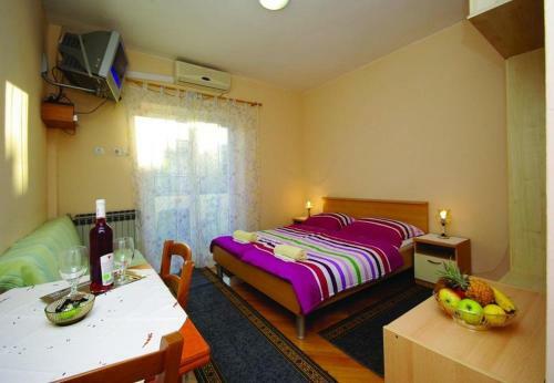Hostal App & Rooms Ljuba - 130m From Sea