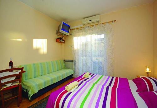 Hostal App & Rooms Ljuba - 130m From Sea