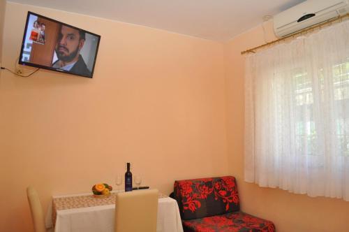 Hostal App & Rooms Ljuba - 130m From Sea