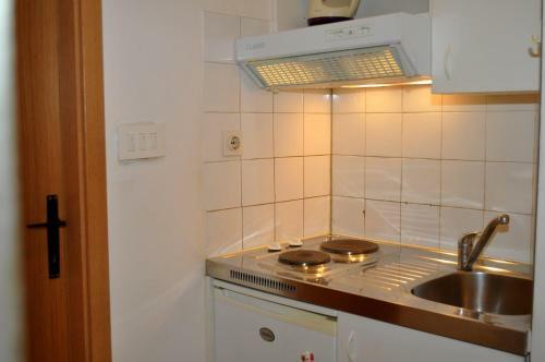 Hostal App & Rooms Ljuba - 130m From Sea