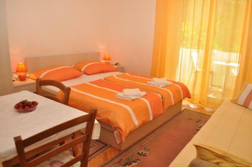 Hostal App & Rooms Ljuba - 130m From Sea