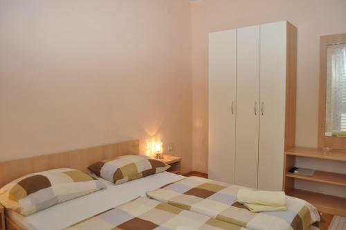 Hostal App & Rooms Ljuba - 130m From Sea