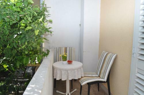 Hostal App & Rooms Ljuba - 130m From Sea