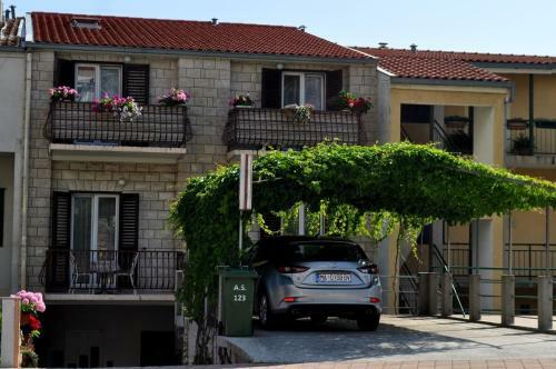 Hostal App & Rooms Ljuba - 130m From Sea