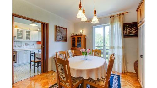 Hostal Cozy Apartment Blamax With Beautiful Private Garden