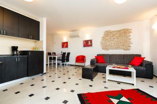Hostal Apartments Adria