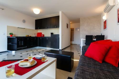 Hostal Apartments Adria