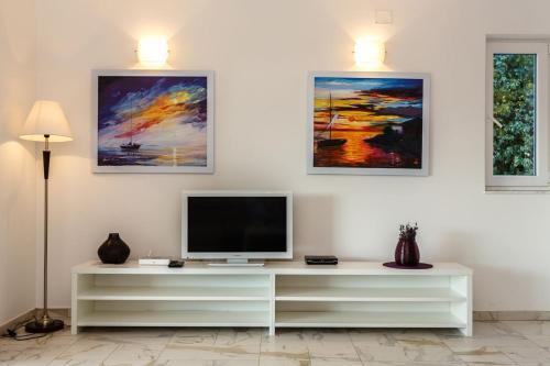 Hostal Apartments Adria
