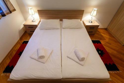 Hostal Apartments Adria