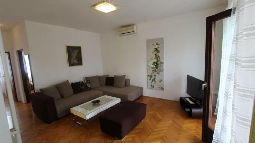 Hostal Apartments John