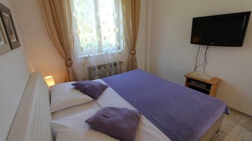 Hostal Apartments John