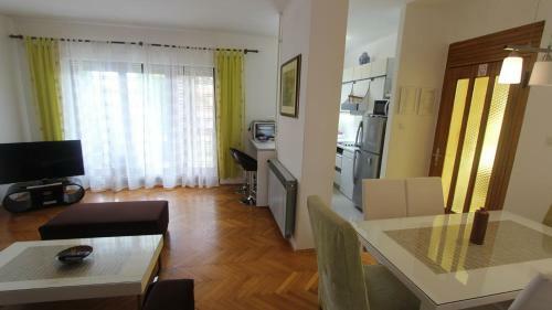 Hostal Apartments John