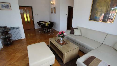 Hostal Apartments John