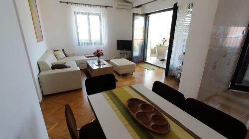 Hostal Apartments John