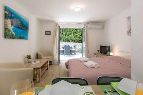 Hostal Apartments And Room Solis