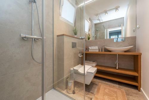 Bekina, Stylish Rooftop Pool Apartment