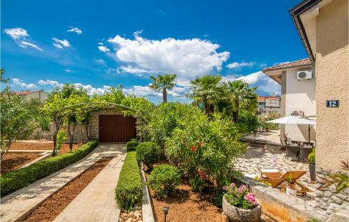 Nice Home In Malinska W/ Wifi And 2 Bedrooms