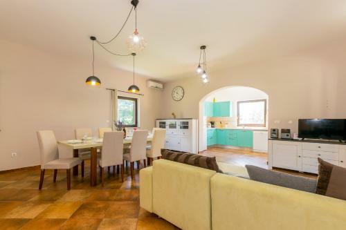 Unique Istrian Pool Villa Fuma