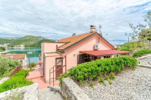 Apartment Tunjara
