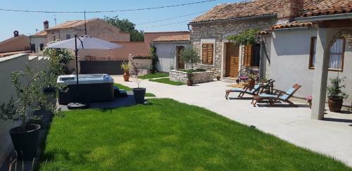 Hostal Apartments Rooms Perstel - Parking