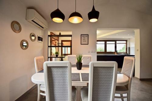 Relaxing Holiday House With Terrace Sea View