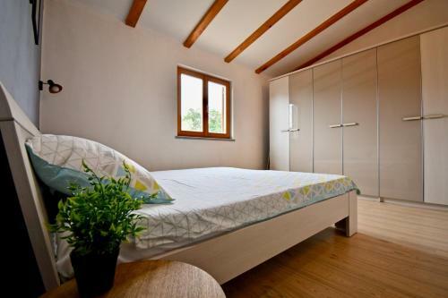 Relaxing Holiday House With Terrace Sea View