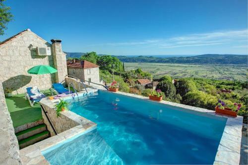 Mihanici Villa Sleeps 4 Pool Air Con Wifi