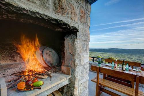 Mihanici Villa Sleeps 4 Pool Air Con Wifi