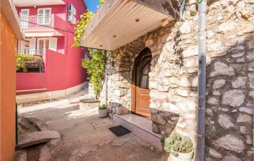 Beautiful Home In Miholascica W/ Jacuzzi And 3 Bedrooms