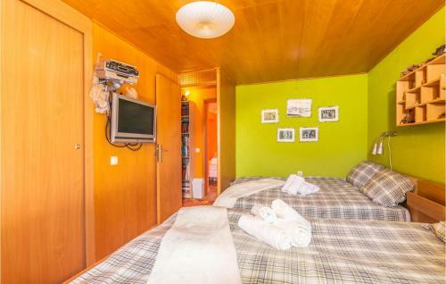 Beautiful Home In Miholascica W/ Jacuzzi And 3 Bedrooms