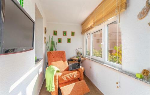 Beautiful Home In Miholascica W/ Jacuzzi And 3 Bedrooms