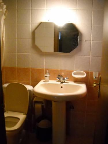Queen Ayola Hotel