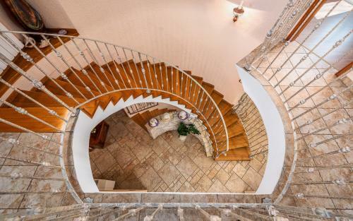 Villa Bacio With Pool, Wine Cellar, Volleyball Field