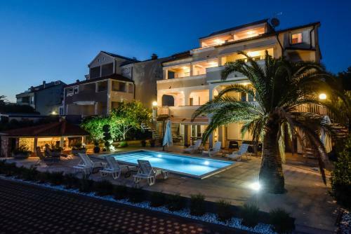 Pool Apartments Tolo