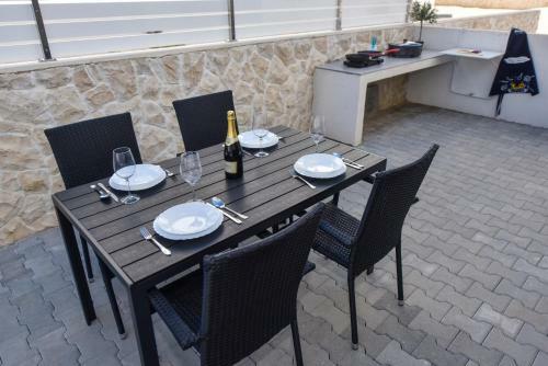 Funtastic C Apartment With Private Pool