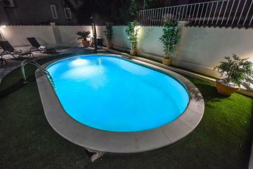 Holiday Home With Pool Oaza